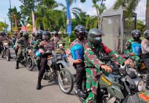 Kapolda Kepri Lepas Rombongan Kendaraan TNI-Polri Salurkan Beras PPKM ke Warga Membutuhkan TNI-Polri Bagi Bansos PPKM Darurat