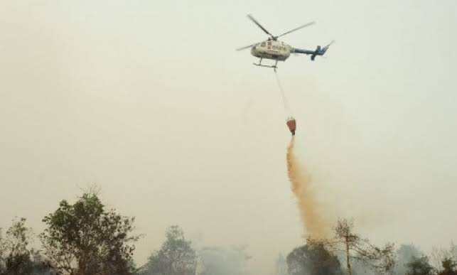 tiga unit helikopter water boombing