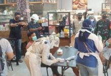 Bupati Karimun Bersama Satgas COVID-19 Gelar Test Antigen Secara Acak di Titik Keramaian Bupati Karimun Bersama Satgas COVID-19 Gelar Test Antigen Secara Acak di Titik Keramaian