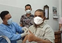 Akhirnya Bupati Karimun Aunur Rafiq Terima Vaksin COVID-19 Dosis Pertama, Sebelumnya Dua Kali Gagal Vaksin Bupati Karimun Aunur Rafiq