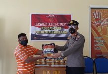 Polsek KKP Polresta Barelang Peduli, Bagikan Bantuan Beras ke Sopir dan Porter Pelabuhan Polsek KKP Batam Bagi Beras