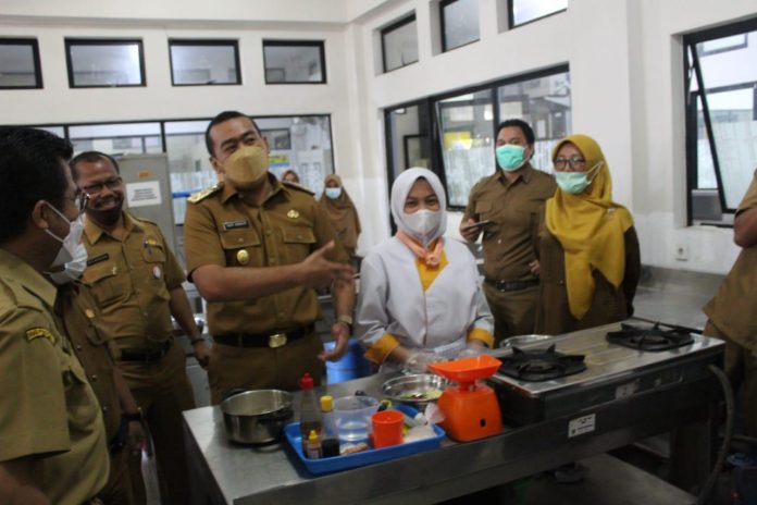 Wagub Sumbar dan Siswa SMK