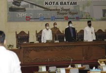 Amsakar Sampaikan Jawaban Walikota Terkait Ranperda APBD atas Pandangan Umum Fraksi Ranperda APBD