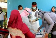 Bupati dan TNI Polri Turun Tracing ke Warga Ambil Paksa Jenazah COVID-19 di RSBT Karimun Tim Gugus Tugas Percepatan Penanganan COVID-19, melakukan tracing terhadap keluarga yang mengambil paksa jenazah Covid-19 di RSBT