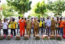 Komitmen dan Peduli Perusahaan, Terhadap Warga Imbas Pandemi COVID-19, Salurkan Ratusan Paket Sembako