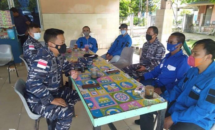 Lanal Tarempa Gelar Serbuan Vaksin ke ABK Pukat Mayang Lanal Tarempa Gelar Serbuan Vaksin ke ABK Pukat Mayang