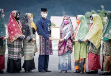 Selamat Kabupaten Lingga Terima Pengakuan Hak Cipta Tudung Manto dari Kemenkumham Tudung Manto Lingga
