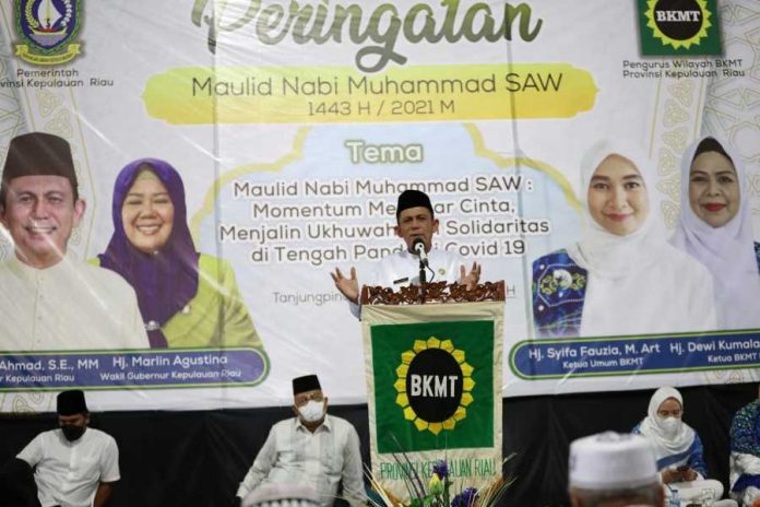 Gubernur Kepri Ansar Ahmad saat menghadiri Peringatan Maulid Nabi di Gedung LAM