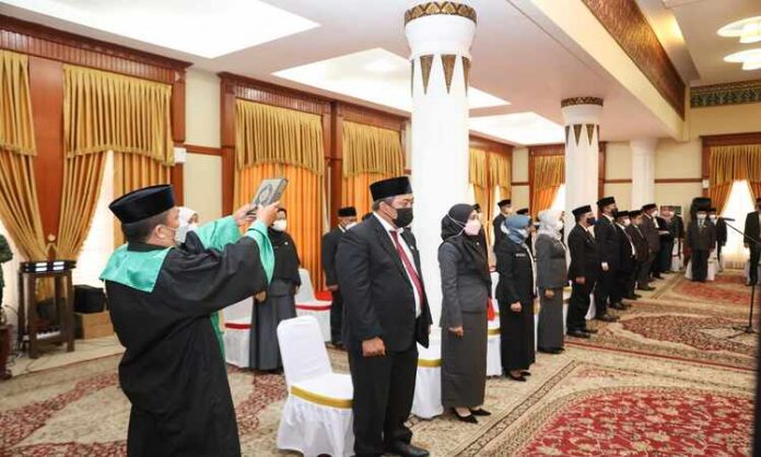 Gubernur Lantik Pejabat Eselon III, IV dan JFT Dilingkup Pemprov Kepri