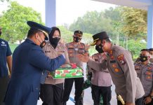 HUT TNI Ke-76, Kapolres Bintan Silahturahmi dan Berikan Kue Ultah Kesejumlah Satuan TNI HUT TNI Ke-76, Kapolres Bintan Silahturahmi dan Berikan Kue Ultah Kesejumlah Satuan TNI