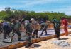 Satgas TMMD 112 Bersama Warga Kejar Target Pengeceran di Desa Teluk Air