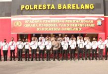 Berhasil Ungkap Kasus, Personel Satresnarkoba dapat Penghargaan dari Kapolresta Barelang Satnarkoba Polresta Barelang Terima Penghargaan