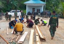 Kegiatan TMMD ke-112 Kodim Batam di Teluk Air Mulai Pemasangan Papan Semenisasi Kegiatan TMMD ke-112 Kodim Batam