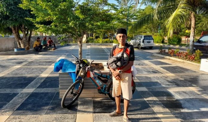Pria Ini Kayuh Sepeda dari Jombang ke Mekkah Menunaikan Ibadah Haji