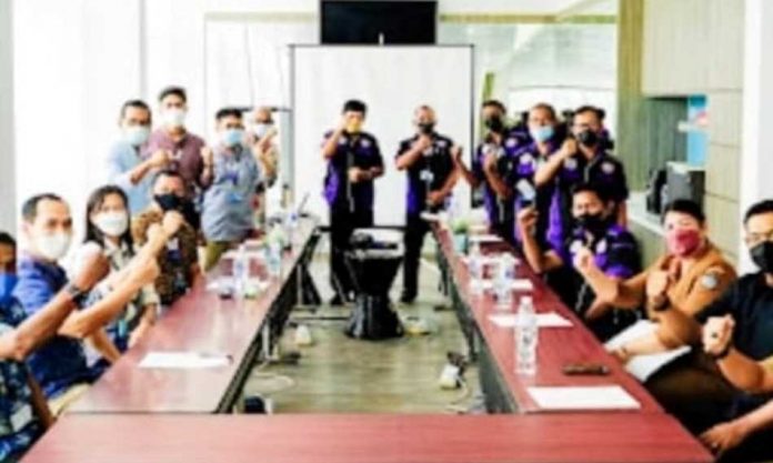 Perwakilan Pengusaha PT BRC dan Federasi Serikat Pekerja Penandatanganan Perjanjian Kerja Bersama antara Perwakilan Pengusaha PT BRC dan Federasi Serikat Pekerja Pariwisata