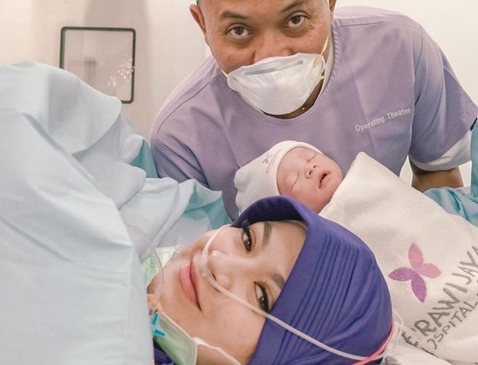 Anak Sule dan Nathalie Holscher Diberi Nama Adzam Andriansyah Sutisna