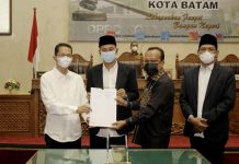 Pemko dan DPRD Batam Sahkan Ranperda Penyelenggaraan Perpustakaan DPRD Batam Sahkan Perda Perpustakaan