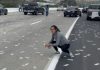 Hujan Duit di Jalan Tol Paska Mobil Lapis Baja Alami Kecelakaan Hujan Duit di Jalan Tol