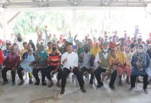 Wako Rudi dan Kemensos Salurkan Bantuan untuk Suku Laut di Pulau Bertam Rudi dan Kemensos beserta Suku Laut