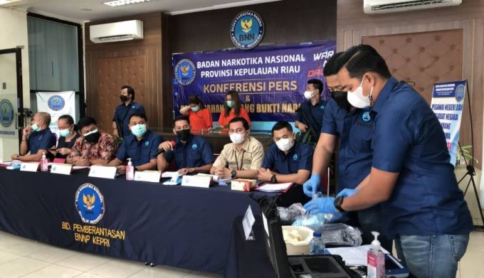 BNNP Kepri Musnahkan Narkotika 2 Tersangka Wanita BNNP Kepri Musnahkan Narkotika 2 Tersangka Wanita