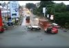 Video Truk Rem Blong dan Seruduk Pengendara di Simpang Muara Rapak, 5 Tewas Rem Blong