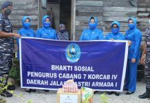 Jalasenastri Lanal Dabo Singkep Salurkan Sembako dan Obat-obatan ke Warga Kurang Mampu