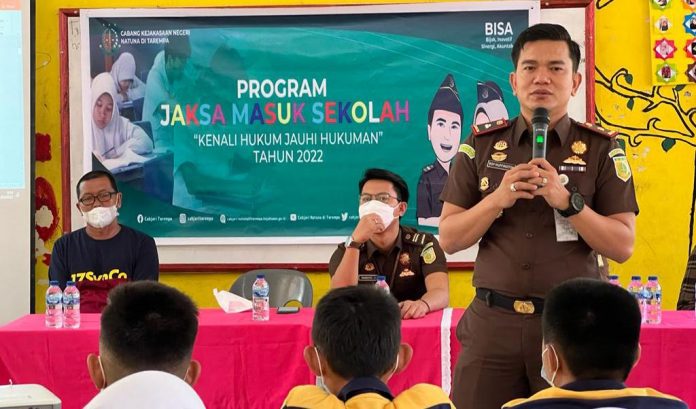 Kacabjari Natuna Sosialisasi Hukum Program Jaksa Masuk Sekolah di Anambas