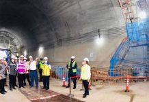 Presiden Jokowi Tinjau 2 Terowongan Kereta Cepat Jakarta-Bandung yang Terkendala Tanah Presiden Tinjau Terowongan Dua Proyek KCJB di Purwakarta 1
