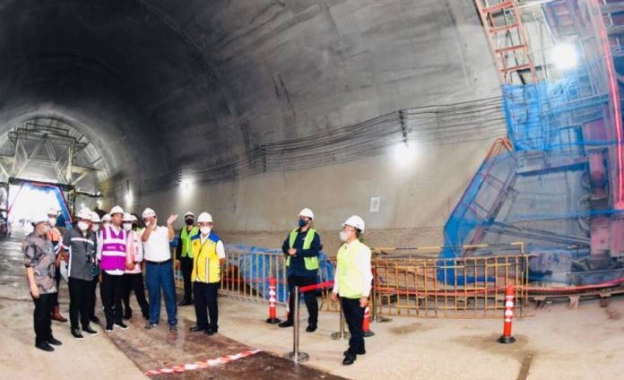 Presiden Tinjau Terowongan Dua Proyek KCJB di Purwakarta 1