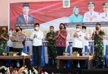 Rudi Tinjau Vaksinasi Booster di Mall Botania 2 dan Presiden Terkesan Capaian Vaksin di Kepri Vaksinasi Booster di Mall Botania 2 Batam