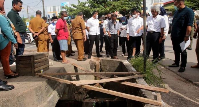Datangi Titik per Titik Banjir, Rudi akan Bersihkan dan Tinggikan Gorong-Gorong