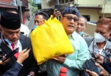 Bawa Baju ke Bareskrim Polri, Kuasa Hukum Sebut HP Edy Mulyadi Mendadak Hilang Edy Mulyadi Ditahan di Bareskrim Polri