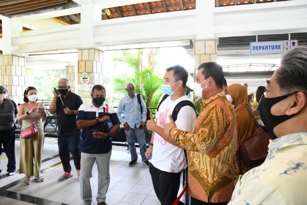 Gubernur Kepri Sambut Wisman Pertama di Nongsapura
