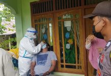 Brigadir Anwar Dampingi Gugus Tugas Lacak Kontak Erat Warga Positif Corona di Kute Siantan Brigadir Anwar Dampingi Gugus Tugas Lacak Kontak Erat Warga Positif Corona di Kute Siantan.