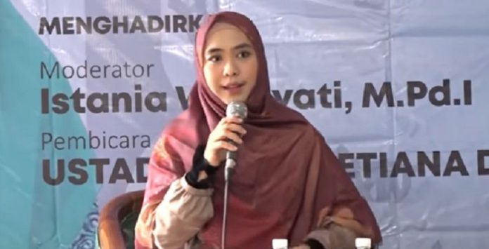 Profil Oki Setiana Dewi