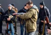 Update 29 Februari 2022 Perang Rusia vs Ukraina, Presiden Ukraina Dibagikan 18.000 Senjata ke Warga