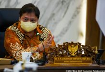 Airlangga: Alhamdulillah, Pekan Pertama Ramadhan 2022 Pandemi Konsisten Membaik Menko Airlangga dan ppkm luar jawa-bali