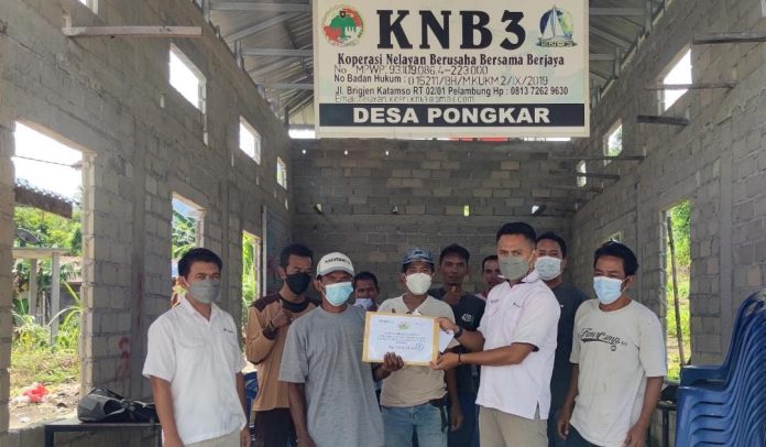 Melalui program orporate Social Responsibility
