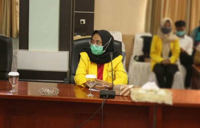 Maharani Putri, salah seorang mahasiswi jurusan ilmu administrasi negara, Universitas Karimun. Peran Perempuan