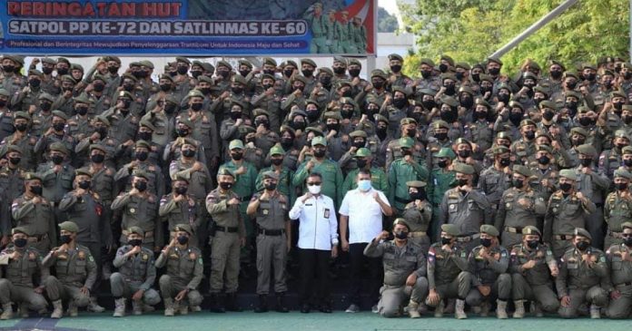 Sekda Batam Pimpin Upacara HUT Satpol PP dan Satlinmas. Sekda Batam Pimpin Upacara HUT Satpol PP dan Satlinmas.