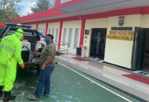 Satsamapta Polresta Barelang Lakukan Penyemprotan Disinfektan Cegah Penyebaran Omicron Satsamapta Polresta Barelang Lakukan Penyemprotan