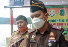 Cabjari Tarempa Canangkan Kampung Perdamaian Adhyaksa Sulaiman Abdullah di Desa Mubur Anambas Kacabjari Tarempa saat diwawancara wartawan