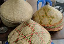 Emak-emak di Anambas ‘Sulap’ Daun Pandan Jadi Tudung Saji Makanan Emak-emak di Anambas 'Sulap' Daun Pandan Jadi Tudung Saji Makanan