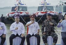 Menteri Trenggono Luncurkan 4 Kapal Pemburu Penyelundup Lobster di Batam Menteri Trenggono Luncurkan 4 Kapal Pemburu Penyelundup Lobster di Batam