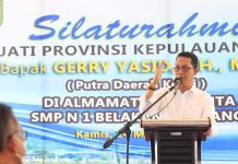 Amsakar Motivasi Siswa SMP 1 Belakang Padang Ikuti Jejak Kajati Kepri