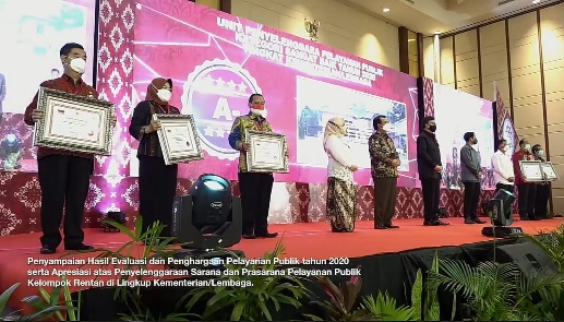 Pemprov Kepri Terima Penghargaan Pelayanan Publik