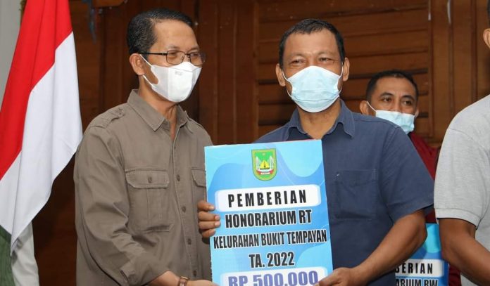 Pesan Wako Rudi saat Silahturahmi dengan RTRW se Batuaji