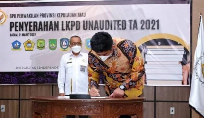 Plt Bupati Bintan Roby Kurniawan Hadiri Penyerahan LKPD 2021 ke BPK RI Kepri
