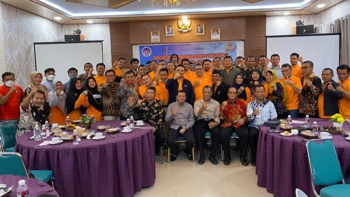 Rektor Ganefri Hadiri Pelantikan Pengurus Iluni FT UNP Periode 2022 – 2025