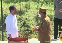 Tanah dan Air dari Kepri Disatukan Presiden Jokowi ke Dalam Bejana Nusantara Tanah dan Air dari Kepri Disatukan Presiden Jokowi ke Dalam Bejana Nusantara